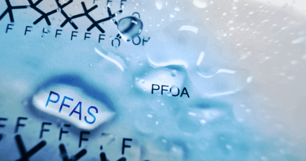 水中に溶け込むPFOS・PFOAのイメージ画像