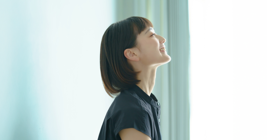 笑顔が健康的な女性